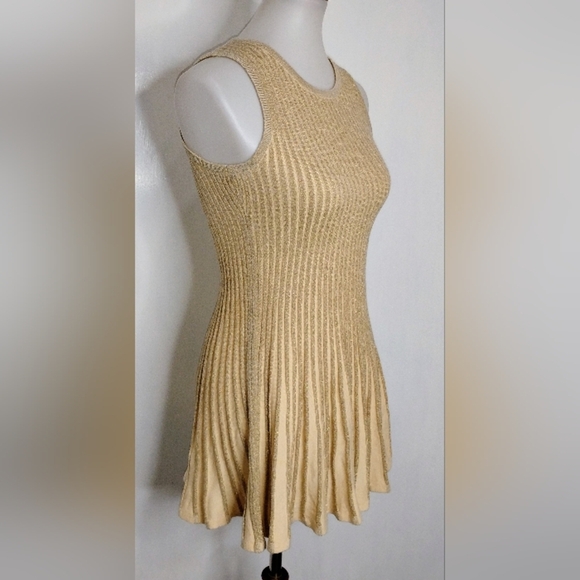 GOLD KNIT PEEK TOP - Picture 1 of 7